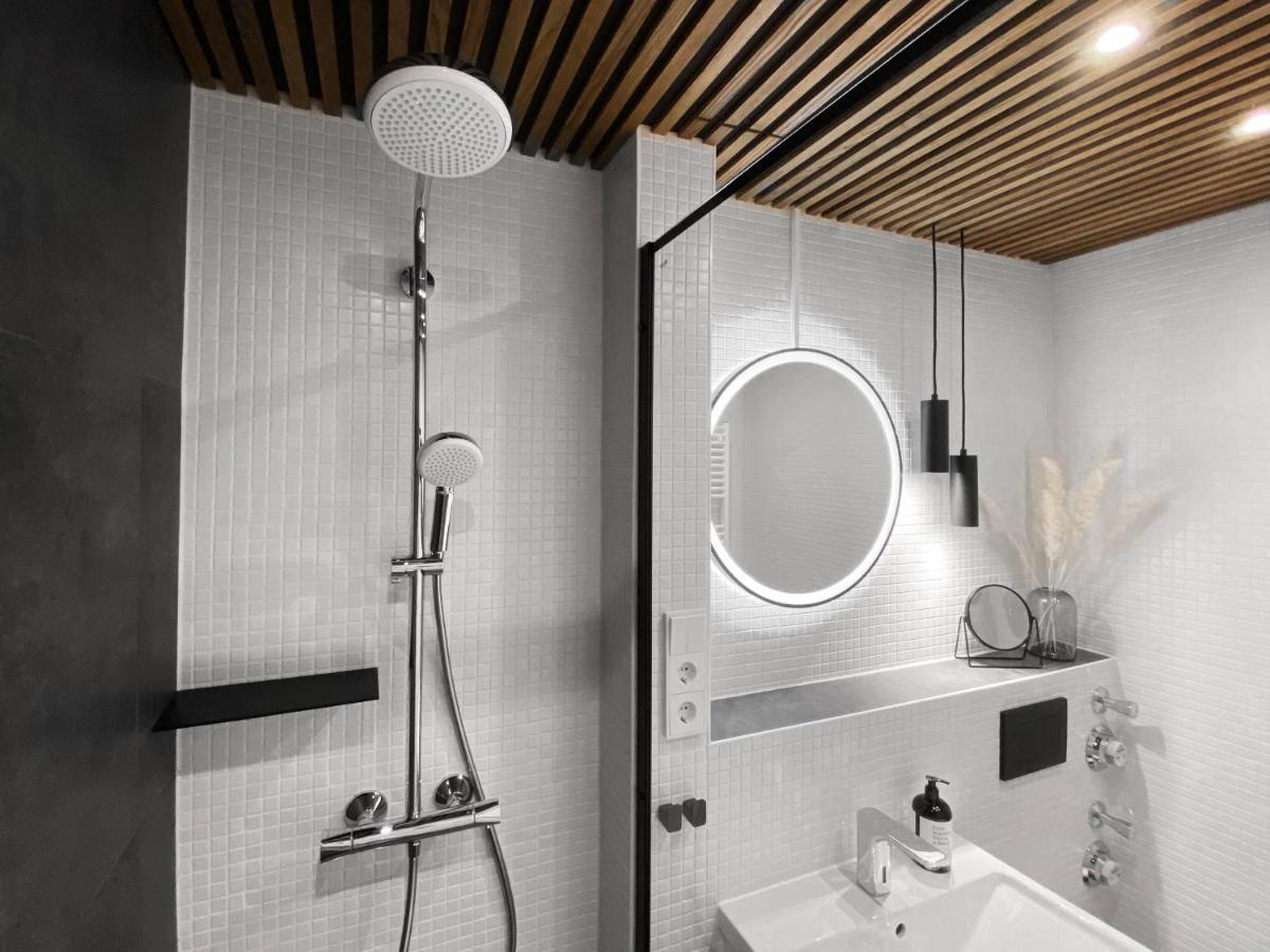 Seaside Rooms - Zentrales Design-Apartment Mit Balkon & Parkplatz - 2 Minuten Zum Strand Timmendorfer Strand Extérieur photo